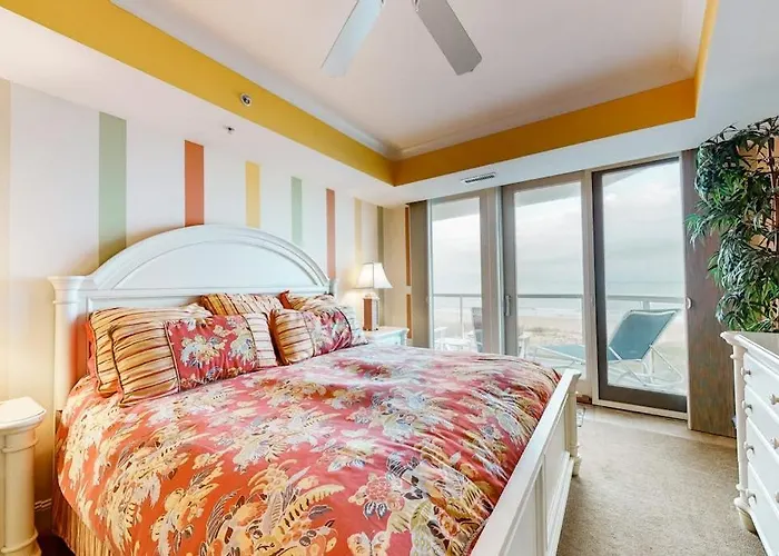 Spacious Oceanfront With 2 Balconies Wifi Ac & Shared Pool *