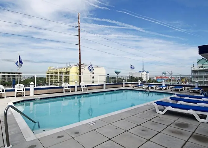 Spacious Oceanfront With 2 Balconies Wifi Ac & Shared Pool Holiday home