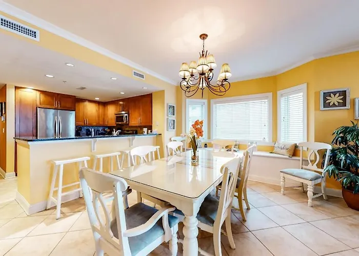 Spacious Oceanfront With 2 Balconies Wifi Ac & Shared Pool Holiday home