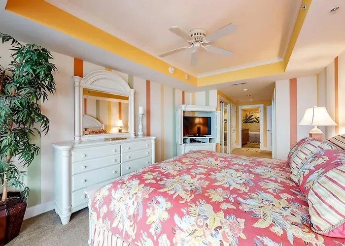 Spacious Oceanfront With 2 Balconies Wifi Ac & Shared Pool Holiday home *
