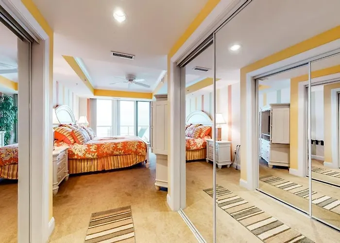 Spacious Oceanfront With 2 Balconies Wifi Ac & Shared Pool Holiday home *