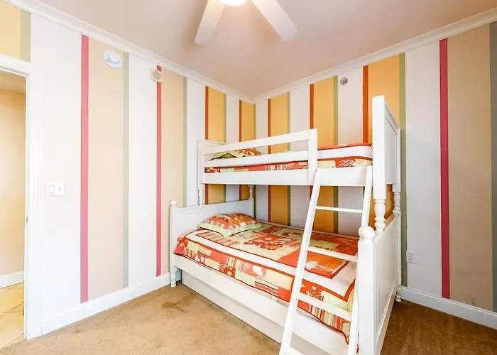 Spacious Oceanfront With 2 Balconies Wifi Ac & Shared Pool Holiday home *