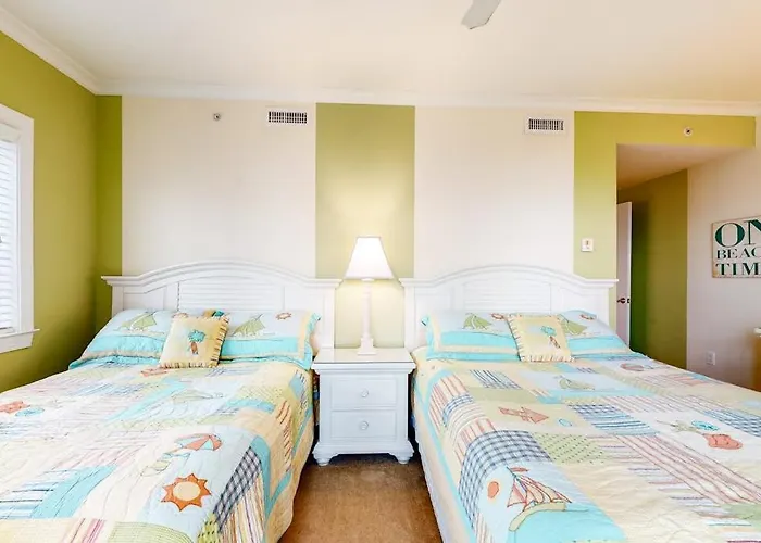 Spacious Oceanfront With 2 Balconies Wifi Ac & Shared Pool Holiday home